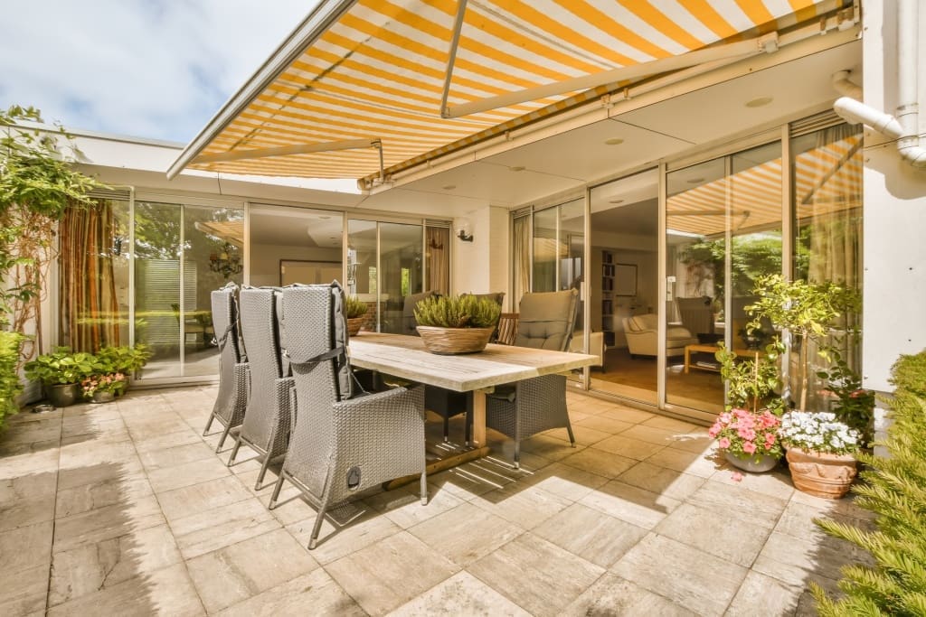 Outdoor Blinds in Kelowna: How to Choose the Right Shade Solution for Your Patio, Deck, or Windows